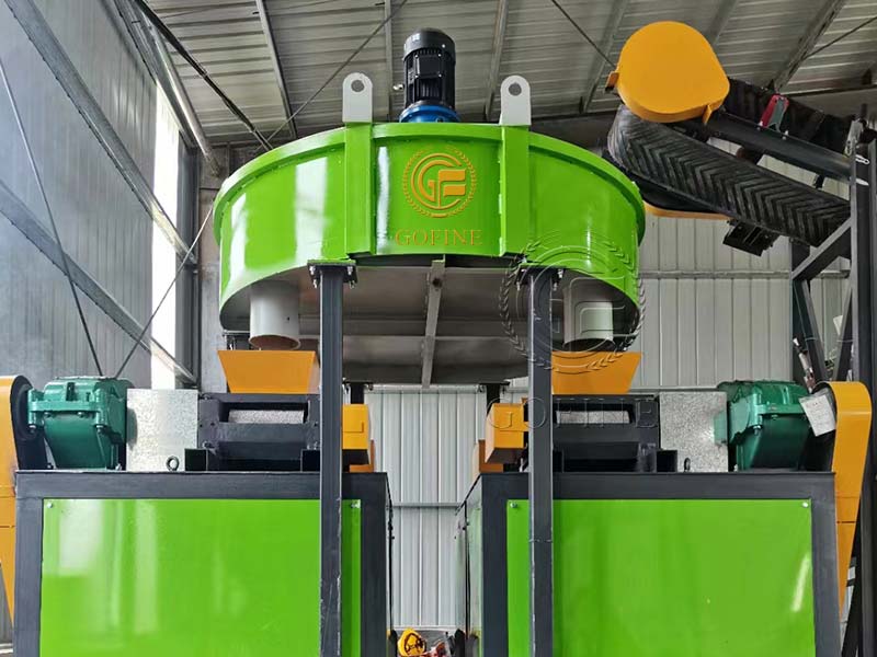 Large vertical compound fertilizer disc mixer for