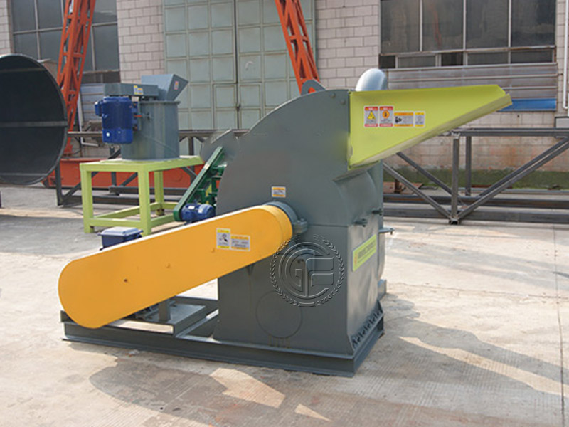 Multifunctional organic fertilizer straw crusher