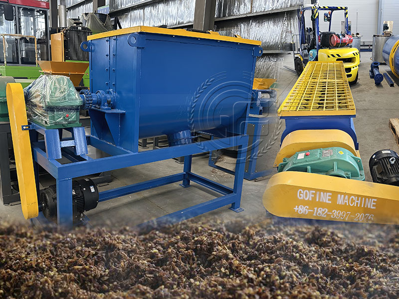 Raw material mixer in fertilizer processing